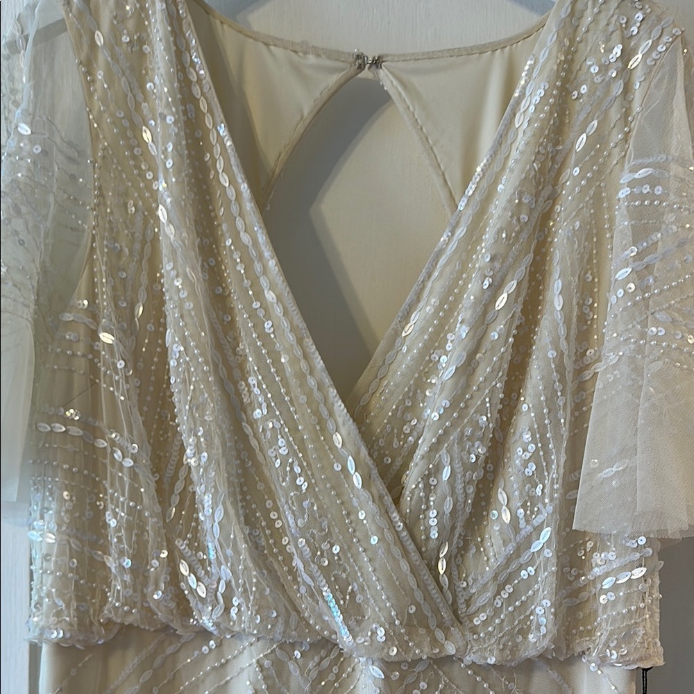 HP 🎀Adrianna Papell Cream Wedding Gown with Flutter Sleeves and V-Neck - Picture 5 of 16